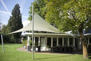 Terrasoverkapping van zeil